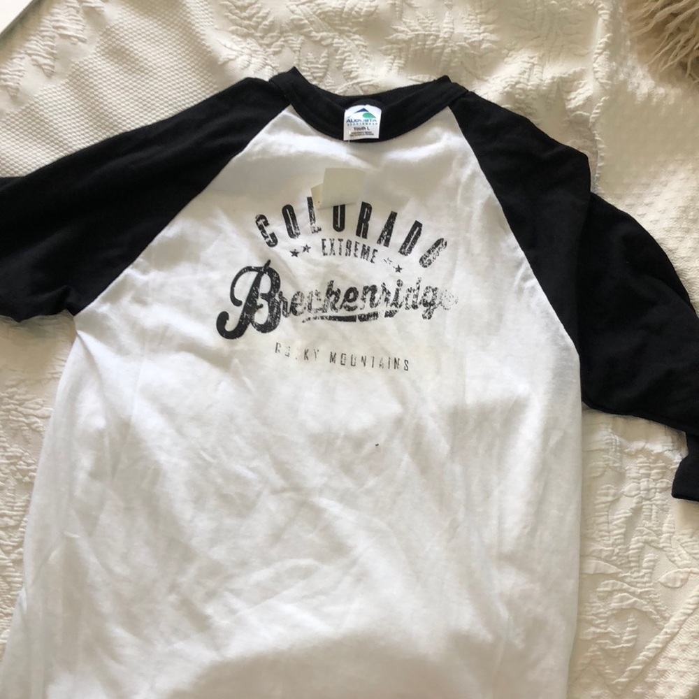 A casual Colorado top!